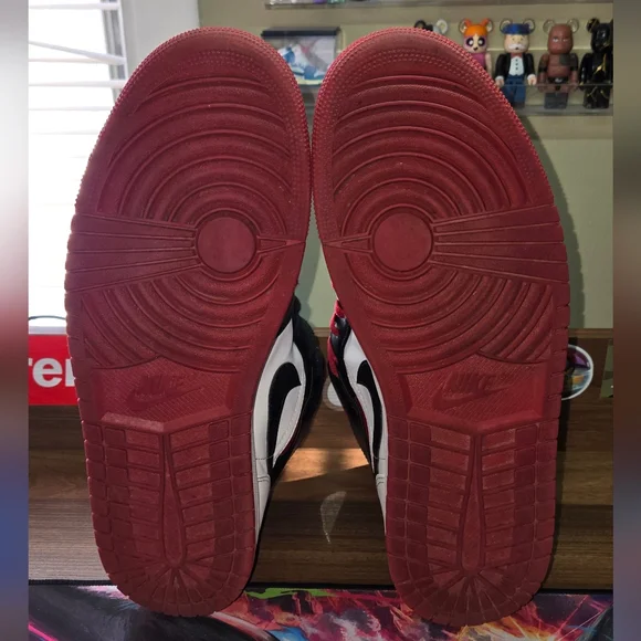 Nike Air Jordan 1 Mid Blk Toe Blk/Red And Wht 11.5m